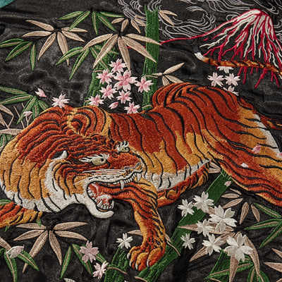 Chaqueta bomber japonesa con diseños intrincados de tigre, símbolo de protección
