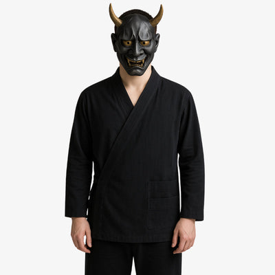 Samue japonés negro para hombre con máscara hannya, ideal para meditación y estilo casual minimalista