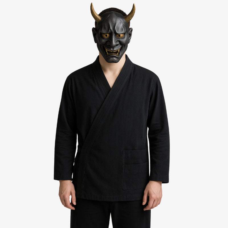 Samue japonés negro para hombre con máscara hannya, ideal para meditación y estilo casual minimalista