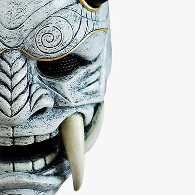La samurai máscara de Oni japones  es una pieza artesanal, con diseños detallados pintados y esculpidos a mano con cuernos y dientes afilados que dan vida al legendario demonio Oni.