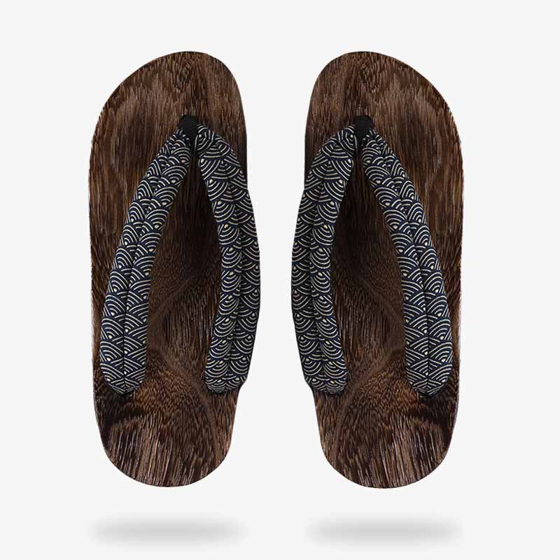 Sandalias japonesas de madera pulida, diseño tradicional con tiras de tela