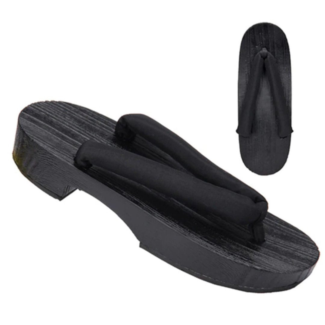 Sandalias geta de madera con correa, vista de conjunto