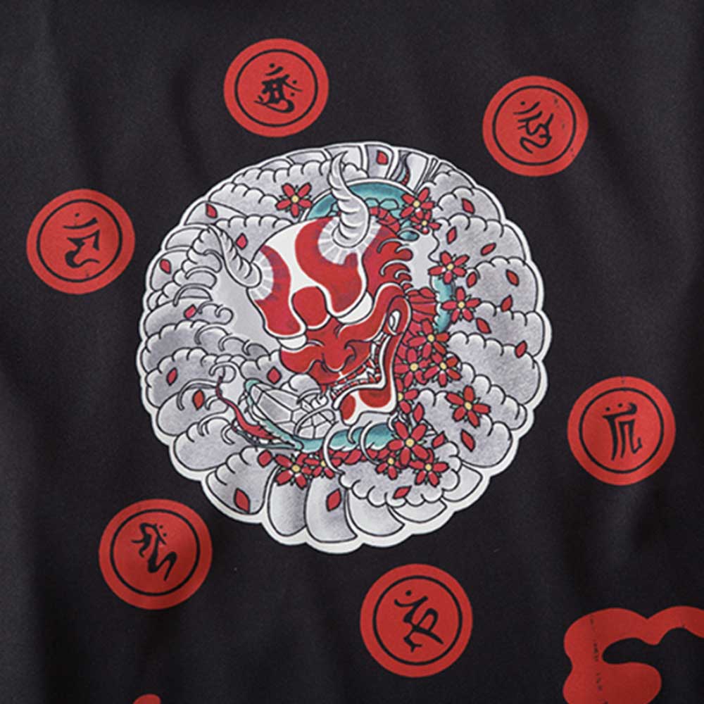 Símbolo de demonio japonés estampado en un kimono