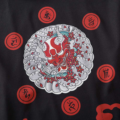 Símbolo de demonio japonés estampado en un kimono