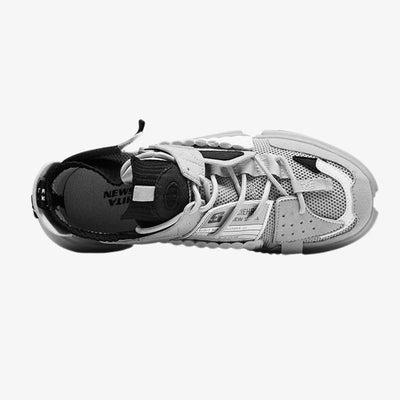 Sneakers de caña alta con estética urbana japonesa