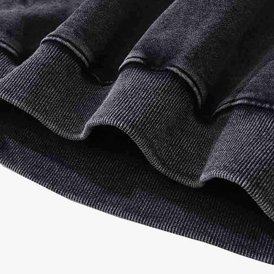 Detalle del diseño japonés de vanguardia en tejido suave, ideal para un look moderno y con estilo