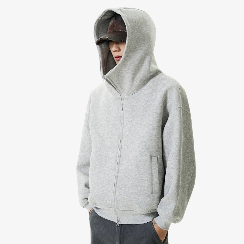 Hombre con sudadera Harajuku gris de estilo streetwear urbano de Tokio, con capucha y cremallera
