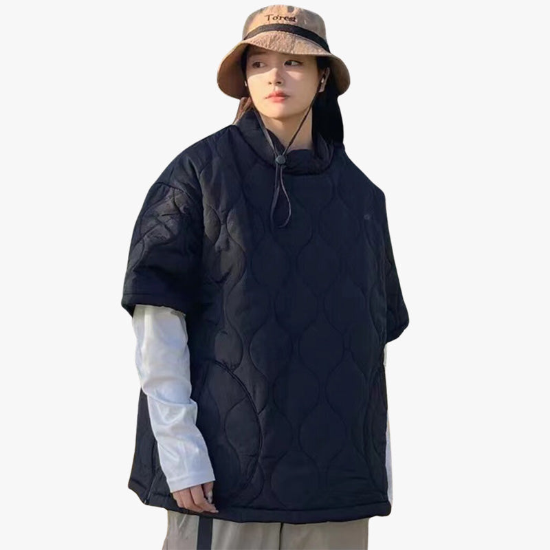 Mujer con sudadera harajuku negra y corte bob, estilo urbano japonés