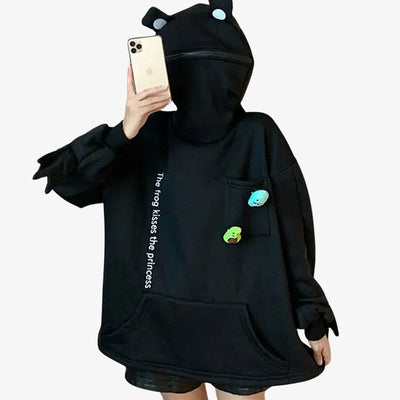 Sudadera japonesa negra kawaii confeccionada con tejido negro de alta calidad y adorables ilustraciones, ideal para un estilo japonés de tendencia