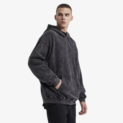 Sudaderas streetwear harajuku con estampados llamativos y corte oversize, representando la cultura de moda dinámica de Tokio