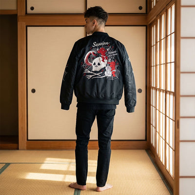 Persona con sukajan estilo Yokosuka y diseño de calavera
