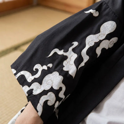 Primer plano del tejido estampado y la manga de un haori japonés