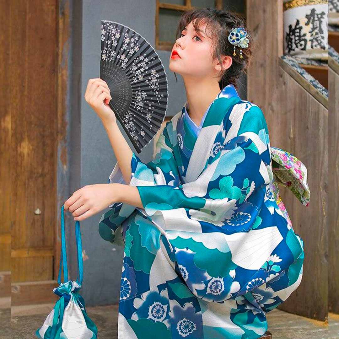 Vestido kimono japonés con obi y manga amplia