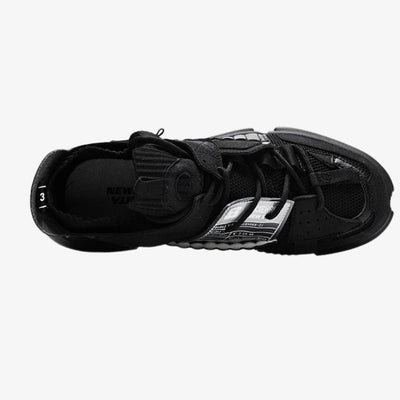 Zapatillas de estilo Harajuku pensadas para looks streetwear de tendencia y conjuntos techwear en negro, inspiradas en los barrios más fashion de Japón