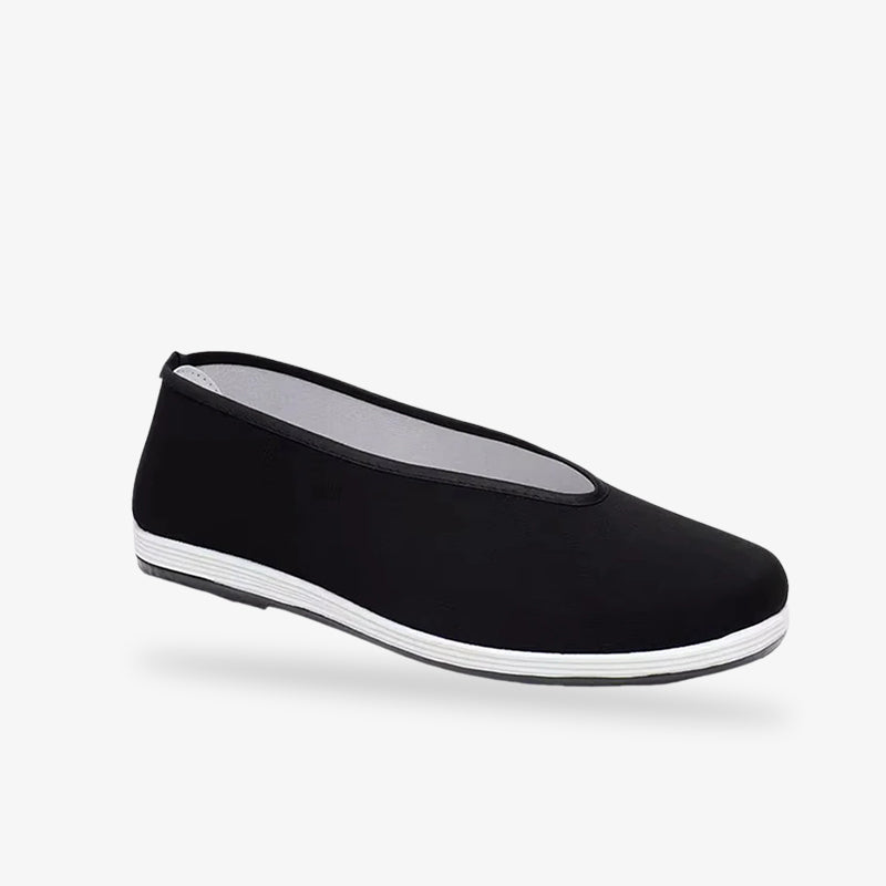 Zapatillas negras estilo Toji vistas de perfil, con suela flexible ideal para cosplay