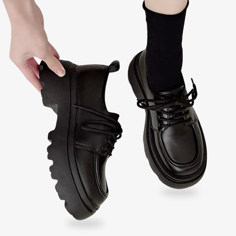 Zapatos de cosplay escolar japonés en negro con plataforma de 5 cm, piel sintética y suela de goma duradera, ideales para un look de uniforme tradicional